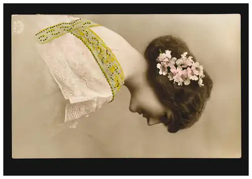 Bulgarischer roter Zensurstempel auf Mode-AK Frauenbildnis, gelaufen 15.5.1917 