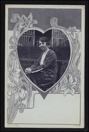 Artiste-AK Art Nouveau-stylé femme assise au cœur, édition D.R.G.M., non utilisée