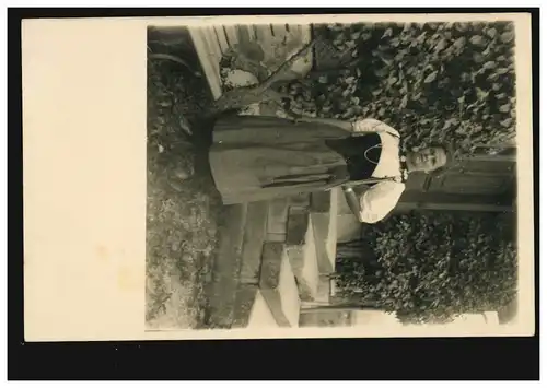 Foto-AK Costumes: Femme en costard typique, inutilisé