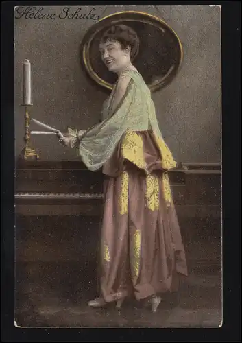 AK Theater-Schauspielerin Helene Schulz mit Zeitung, ungebraucht