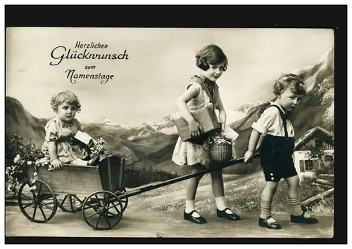 Foto-Ansichtskarte Namenstag Kinder mit Wagen bringen Geschenke, WALDERSLOH 1930