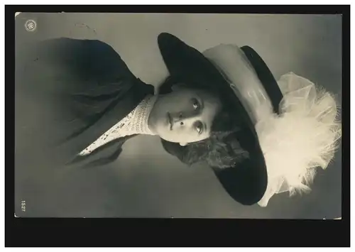 Mode AK femme avec grand chapeau, édition NPG Berlin-Strelitz, couru 1910