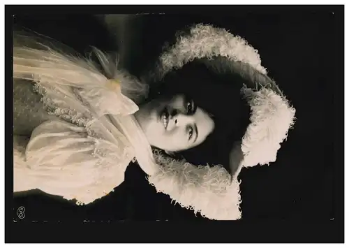 Mode-AK Lächelnde Frau mit weißem Hut, BURSCHEID 1909