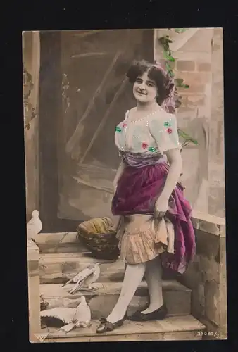 Animaux-AK Cendrillon avec pigeons sur l'escalier, SZOMBATHELY 12.9.1908