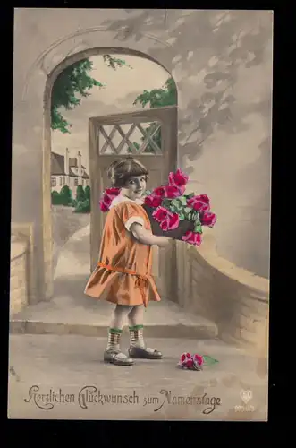 Kinder-AK Glückwünsche Namenstag: Mädchen mit Rosen am Gartentor, SULZBERG 1927