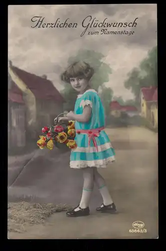 Enfants-AK Félicitations Nom: Fille avec des roses sur la route du village, 1928