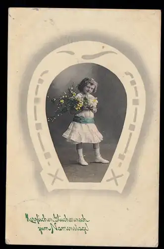 Kinder-AK Glückwünsche Namenstag: Mädchen im Hufeisen-Rahmen, 28.8.1916