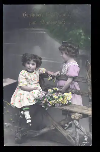 AK Félicitations Nom: Deux petites filles avec des fleurs, GUIDE 1912