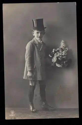 AK Félicitations Nom: Garçon avec cylindre et canne à marcher, Maison-Bourse 24.7.1916