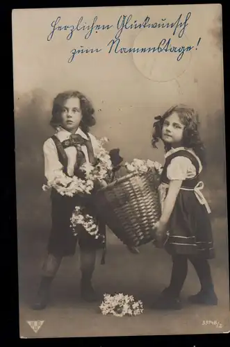 AK Félicitations Nom: Les enfants dispersent les fleurs, QUATRE 24.7.1911