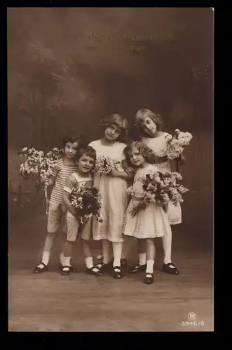 AK Félicitations Nom: Groupe d'enfants avec des fleurs, CÖLN 15.8.1913