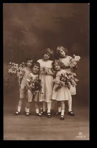 AK Glückwünsche Namenstag: Kinder-Gruppe mit Blumen, CÖLN 15.8.1913