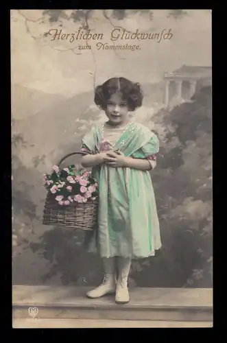 AK Félicitations Nom: Fille en robe verte, MAIERHOEFEN 4.12.1915