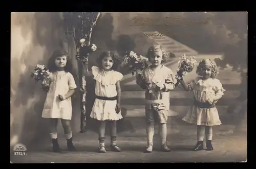 Félicitations pour les enfants-AK Fête des noms: Faire des félicitations aux filles avec des fleurs, STRASSBERG