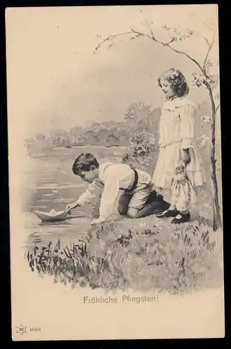 AK Glückwünsche Pfingsten: Kinder spielen mit Papierboot und Puppe, ungebraucht