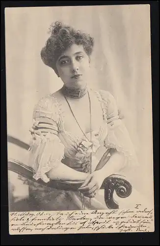 Mode-AK Sitzende Frau mit Haarknoten und Halsschmuck, SCHÖNEBERG 11.2.1902