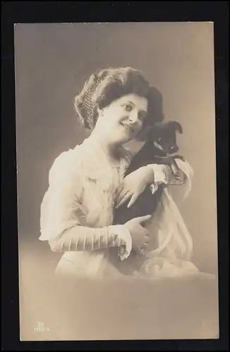 Mode AK femme souriante avec chien, JENA 17.10.1912