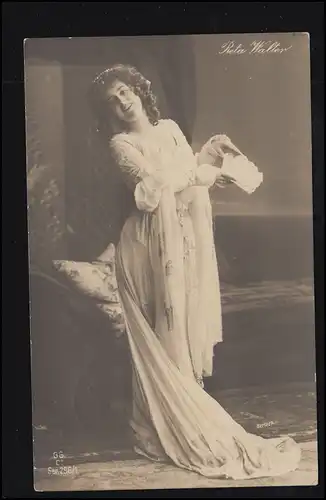 Artiste-AK chanteuse d'opéra Reta Walter avec des matières, DÜSSELDORF 18.11.1906