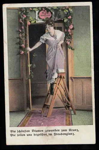 Amour-AK Chance d'amour - femme orne la porte d\'appartement, MUNICH vers 1918