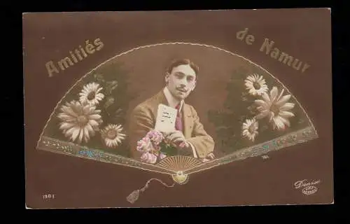 AK Belgien: Freundschaften aus Namur - Mann im Riesenfächer, Feldpost NAMUR 1914