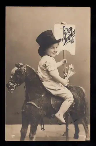 Foto-AK Neujahr: Junge rückwärts auf Holzpferd sitzend, AACHEN 1.1.1910 