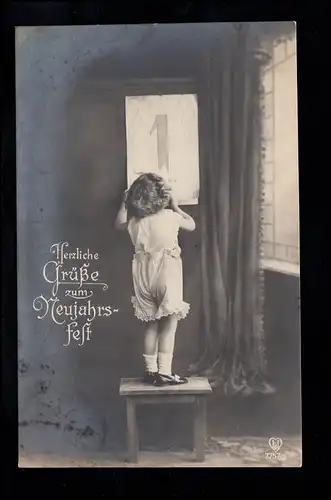 AK Nouvel An: Fille sur tabouret avant feuille de calendrier 1er Janvier, WETZLAR 27.12.1918