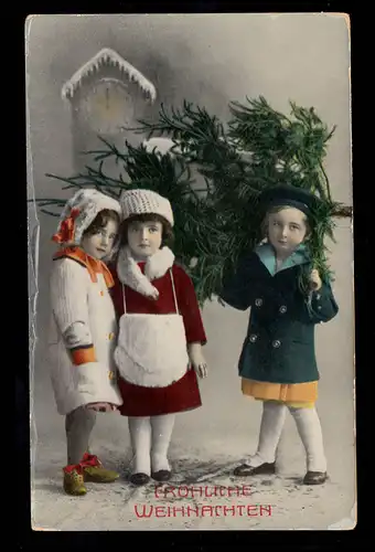 Foto-AK Weihnachten: Drei Kinder tragen Weihnachtsbaum, Feldpost CÖLN 24.12.1915