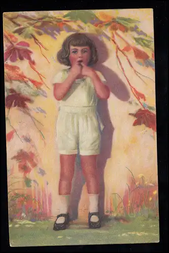 Enfants AK fille en vêtements de sport blanc sifflet avec deux doigts, inutilisé