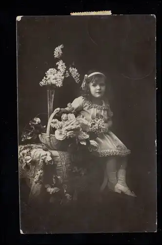 Jeux d'ombres pour enfants AK - Fille avec panier à fleurs, 19.10.1920