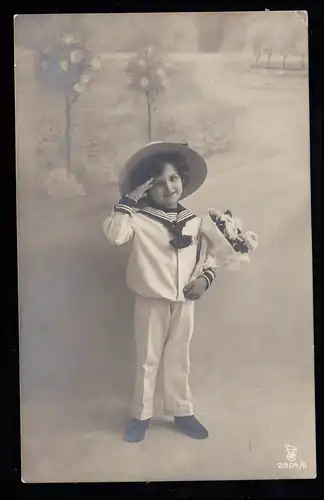 AK Enfants Bonjour garçon en costume de marin avec fleurs, GRATUITE 13.9.1912