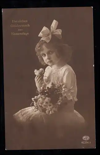 Kinder-AK Namenstag: Sitzendes Mädchen mit Haarschleife Blumen, VILSBIBURG 1919