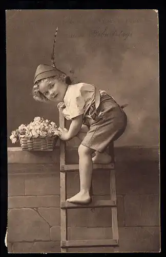 Enfants-AK Garçon pendu sur l'échelle avec panier à fleurs, WAIDMANNSLUST 22.3.1913