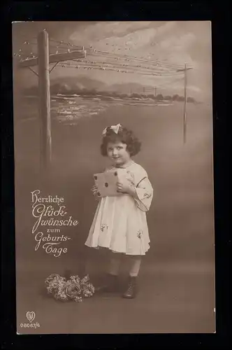 Kinder-AK Geburtstag: Mädchen mit Glückwunschkarte, GEISWEID (KR. SIEGEN) 1920