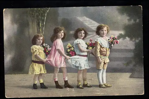 Schweiz Kinder-AK: Drei Mädchen und ein Junge mit Blumen, WÜLFLINGEN 10.4.1915