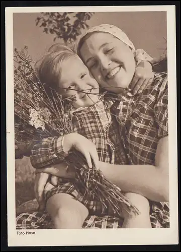 Kinder-AK Hase: Lächelnde Mutter mit Tochter, Horn-Bildkarte, ungebraucht 