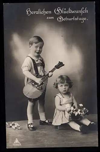 AK Glückwünsche Geburtstag: Junge mit Madoline Mädchen mit Blumen, SOLINGEN 1932