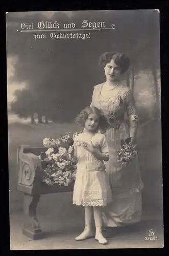 AK Félicitations pour l'anniversaire de l 'enfance: mère et fille avec des fleurs, CUXHAVEN 15.5.1913
