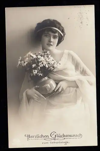 AK Félicitations pour l'anniversaire: Femme souriante avec vase de fleurs GERA (REUSS) 5.12.1915