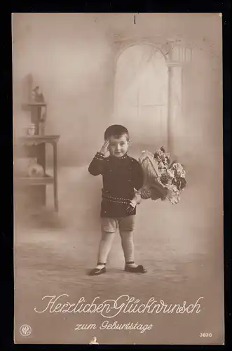 AK Félicitations pour l'anniversaire: Salut garçon avec des fleurs, CANSTATT 24.2.1920