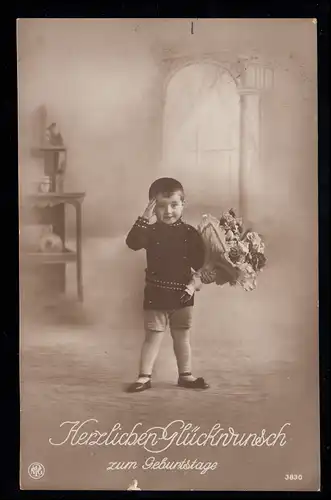 AK Glückwünsche Geburtstag: Salutierender Junge mit Blumen, CANNSTATT 24.2.1920