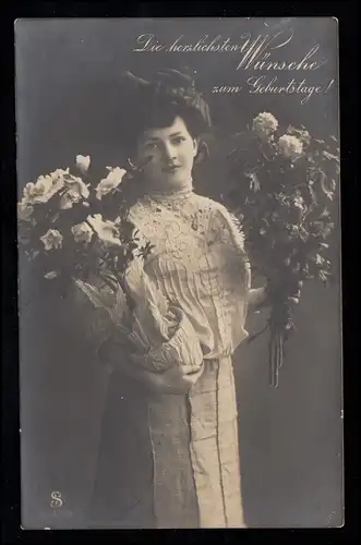 AK Glückwünsche Geburtstag: Frau mit 2 Blumensträußen, ALTONA-OTTENSEN 15.1.1909