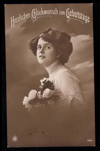 AK Glückwünsche Geburtstag: Frauenportrait mit Rosenstrauß BÜNDE (WESTF.) 9.4.13