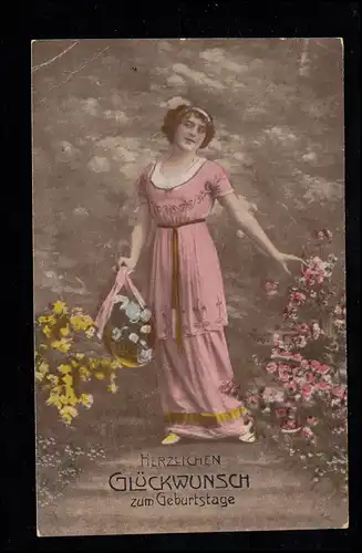 AK Félicitations anniversaire: femme en robe rose fleurs, HARBURG (ELBE) 19.10.1920
