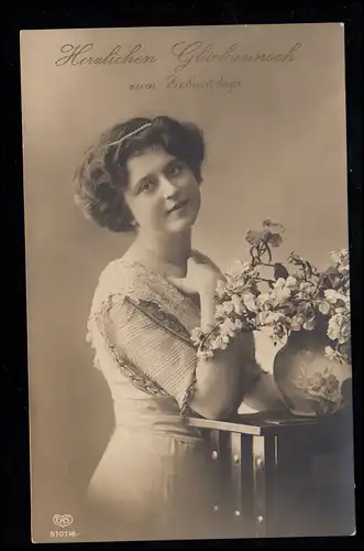 AK Félicitations pour l'anniversaire de la naissance: Mme souriante Vase, HILGEN 27.4.1912