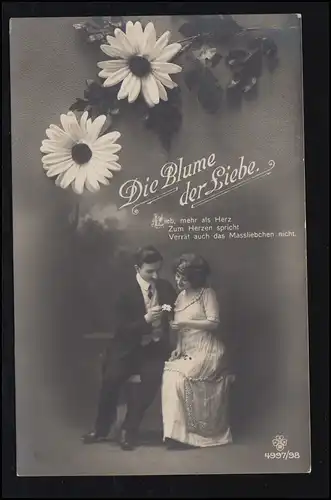 Liebes-AK Er schenkt ihr "Die Blume der Liebe", Gedicht, AUGSBURG 8.11.1913