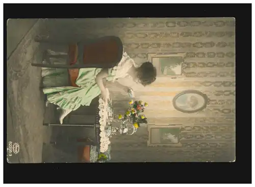 AK Frauen: Frau sitzend Kaffe Blumenvase Bilder Tisch, Oberegg 24.3.1924