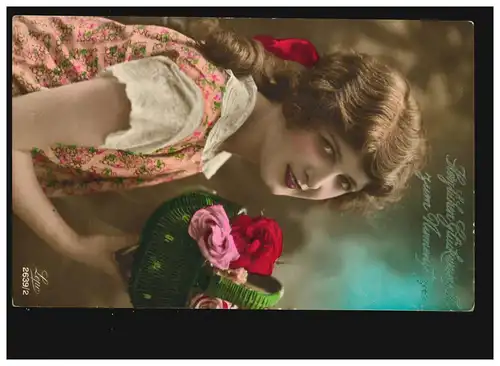 AK Femmes:Femme avec robe de fleur et bouquet coloré, Fête des Noms, Cologne 09.03.1929