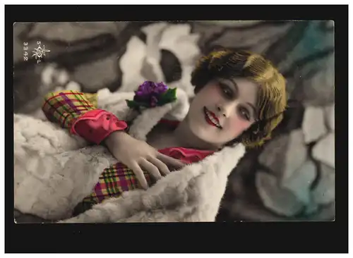 Femmes AK: Mme Karo Robe et Pelzstola violet Fleur, Cologne 12.12.1929