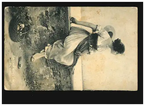 AK Frauen: Frau mit Strohhut, Kleid auf Mauer sitzend, Russland 24.12.1914