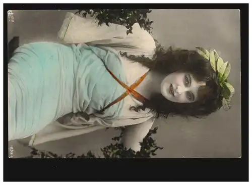 Femmes AK: robe bleue femme, avec couronne de feuilles dans les cheveux, Munich 25.09.1908